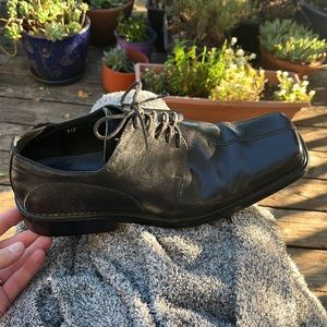 Size 11 Leather church, funeral etc shoes. Good condition.